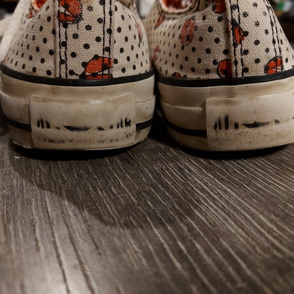 Converse shoes, size 7, ladybug print - Picture 2 of 4